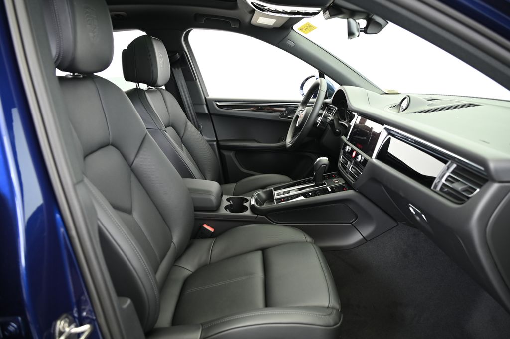 Thumbnail: 2025 Porsche Macan - 28