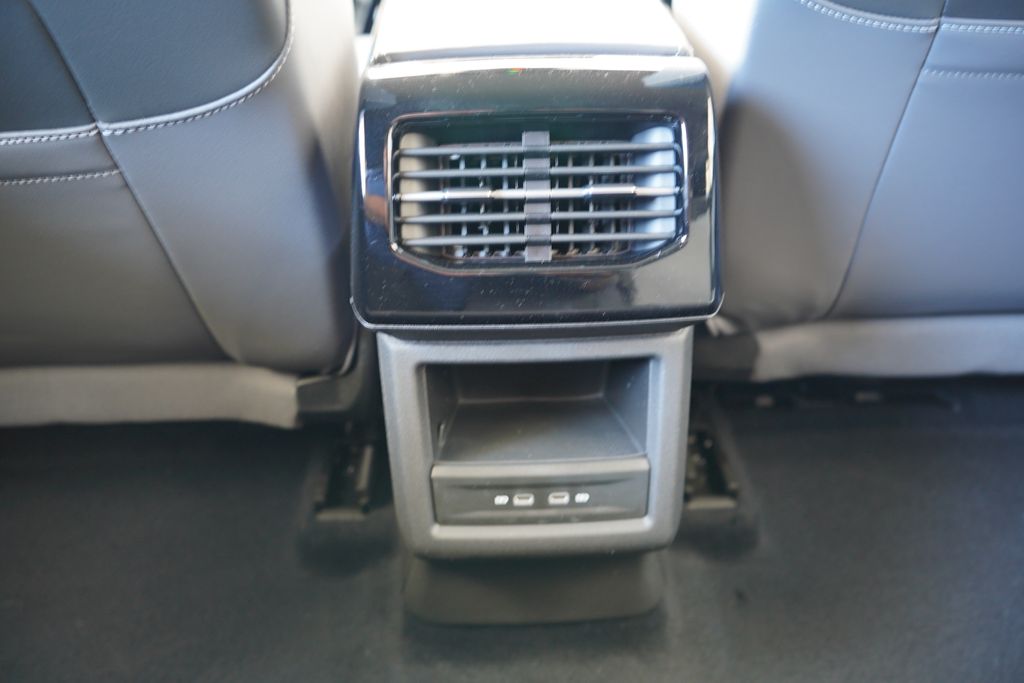 2025 Volkswagen ID.4 Pro 17