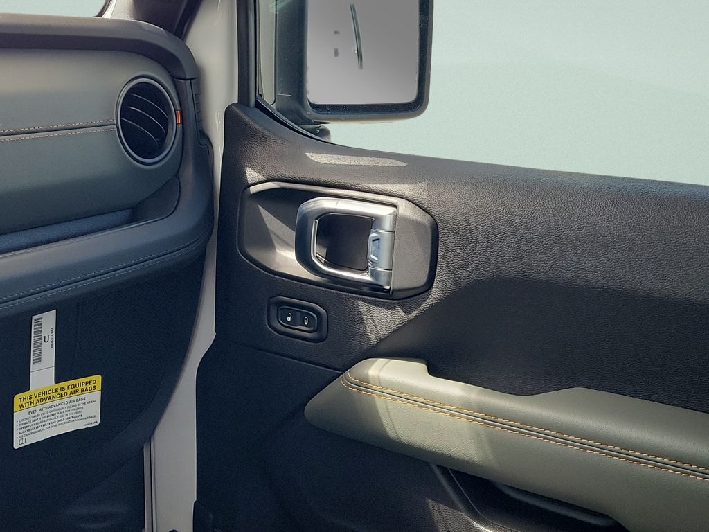 New 2026 White Jeep Mojave image 21