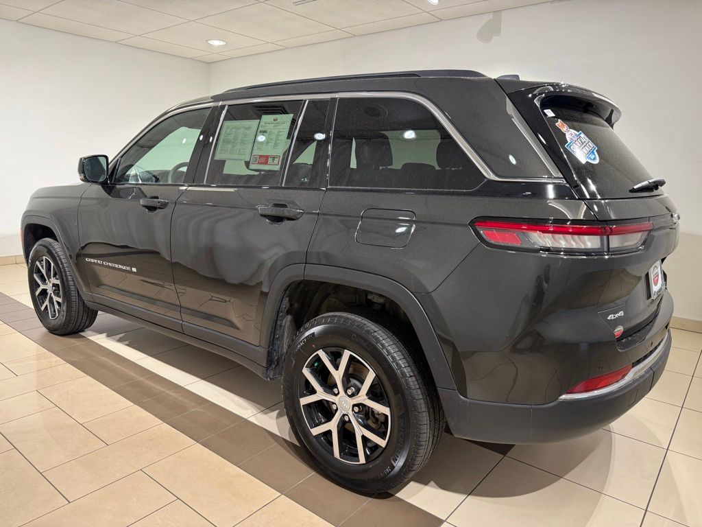 Thumbnail: 2024 Jeep Grand Cherokee - 3