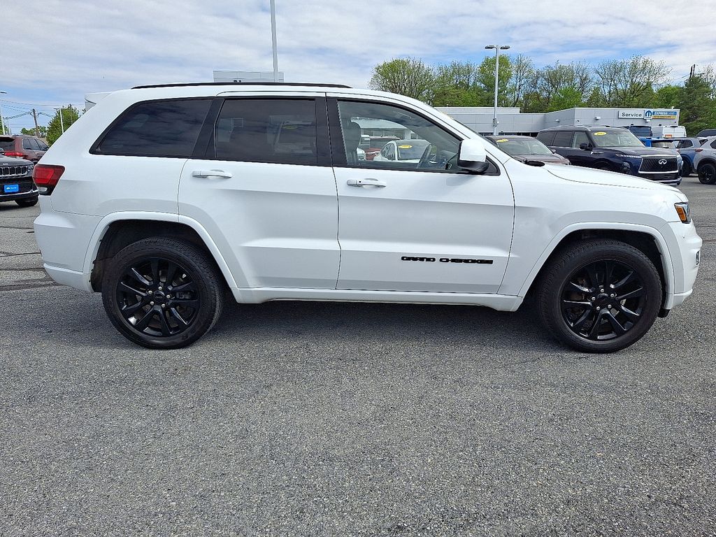 2017 Jeep Grand Cherokee — photo 8