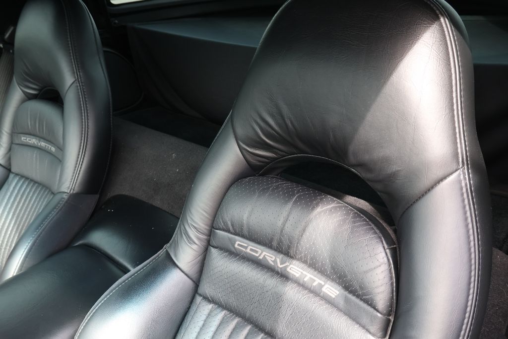Thumbnail: 2002 Chevrolet Corvette - 9