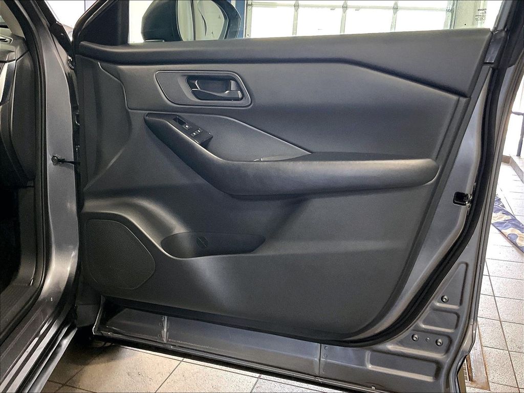 2024 Nissan Rogue — photo 12