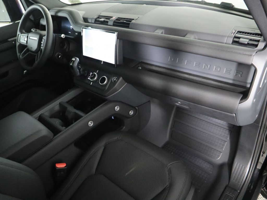 Thumbnail: 2025 Land Rover Defender - 18