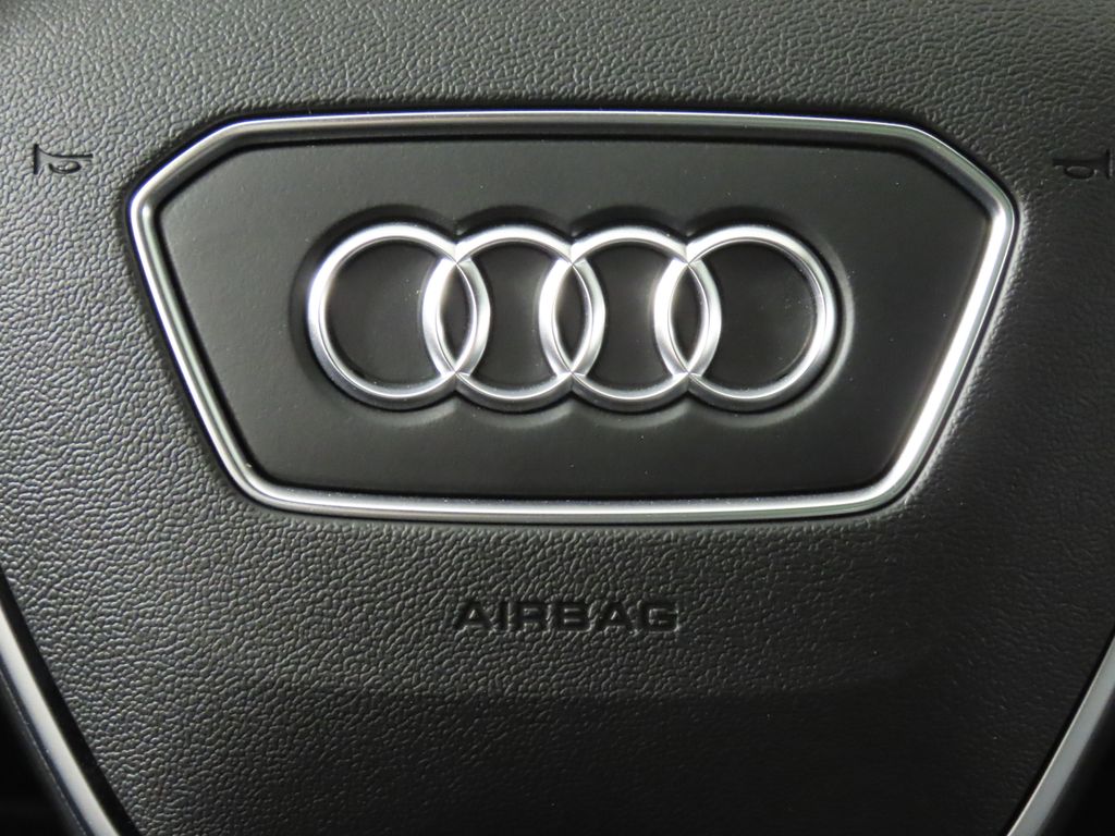 Thumbnail: 2022 Audi e-tron - 17