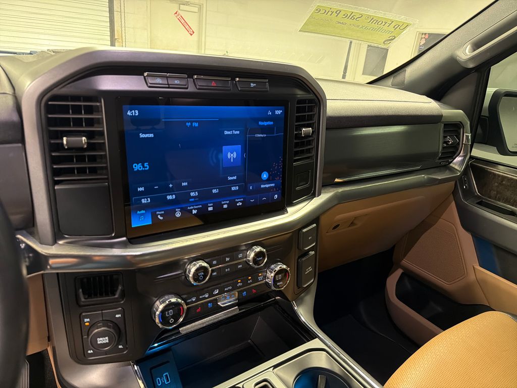 2021 Oxford White Ford F-150 Lariat 4X4 Truck