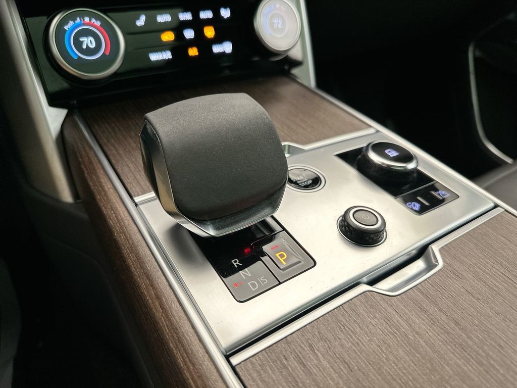 2023 Land Rover Range Rover SE 14