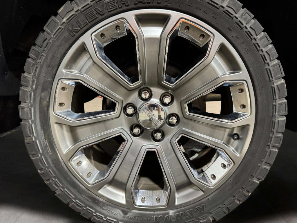 Used 2016 White Frost Tricoat GMC Denali image 32