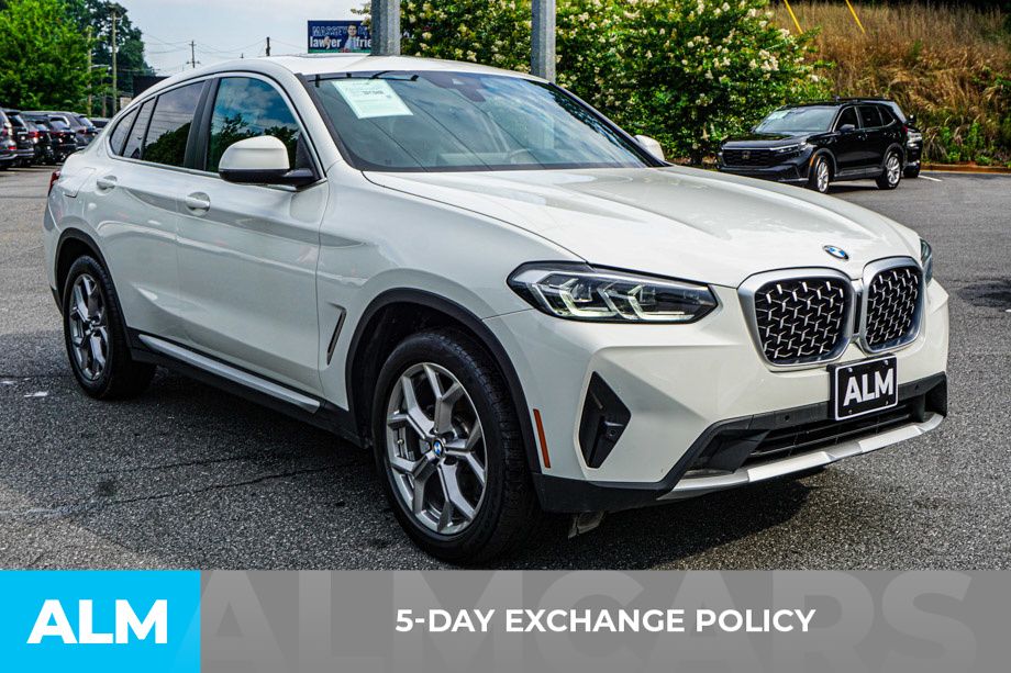 Used 2025 White BMW xDrive30i image 3