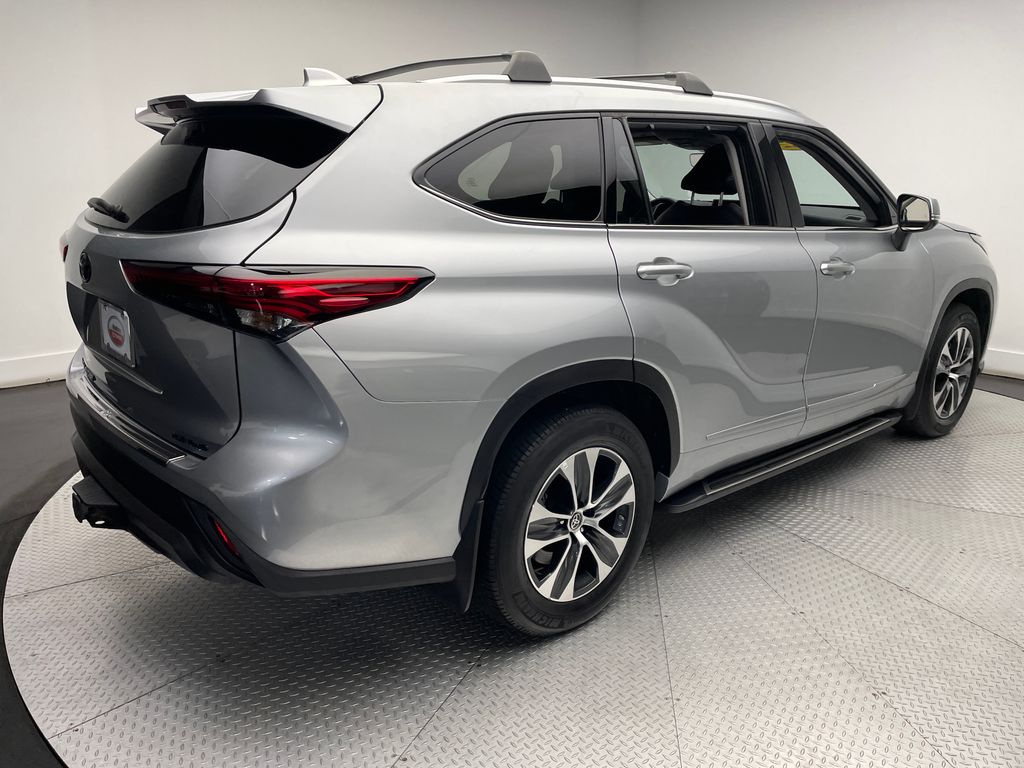 2022 Toyota Highlander XLE 5