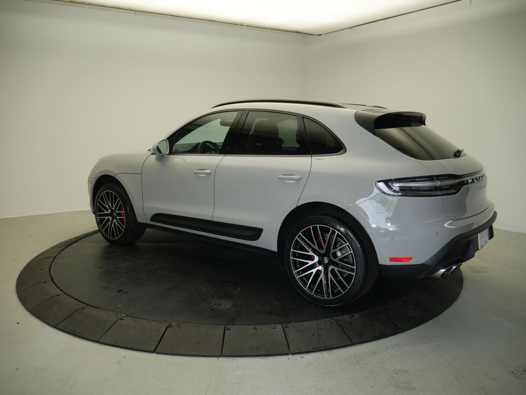 Thumbnail: 2026 Porsche Macan - 3
