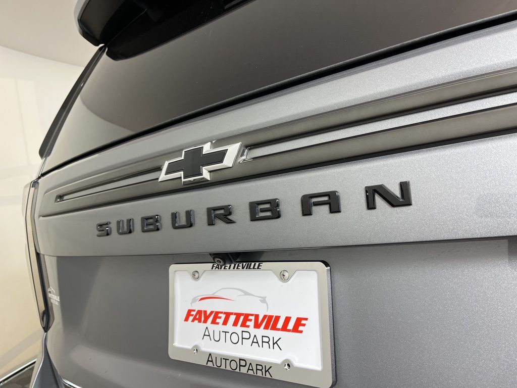 Thumbnail: 2022 Chevrolet Suburban - 3