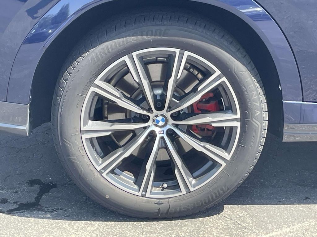 Used 2025 Blue BMW M60i image 12