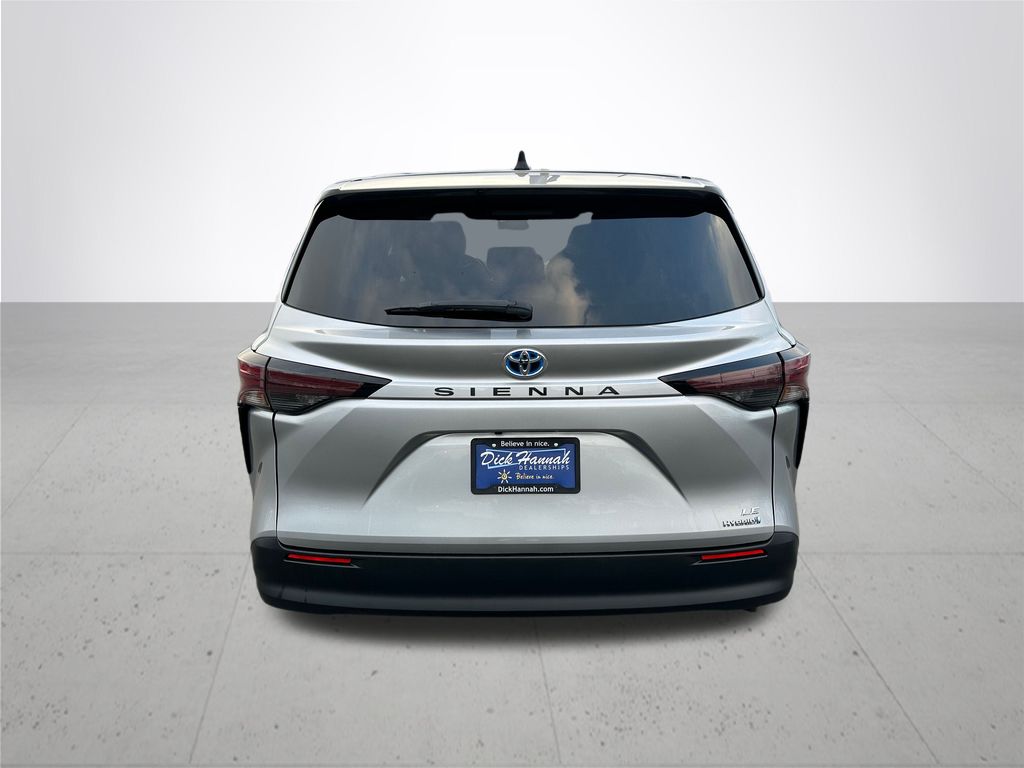 2024 Toyota Sienna LE