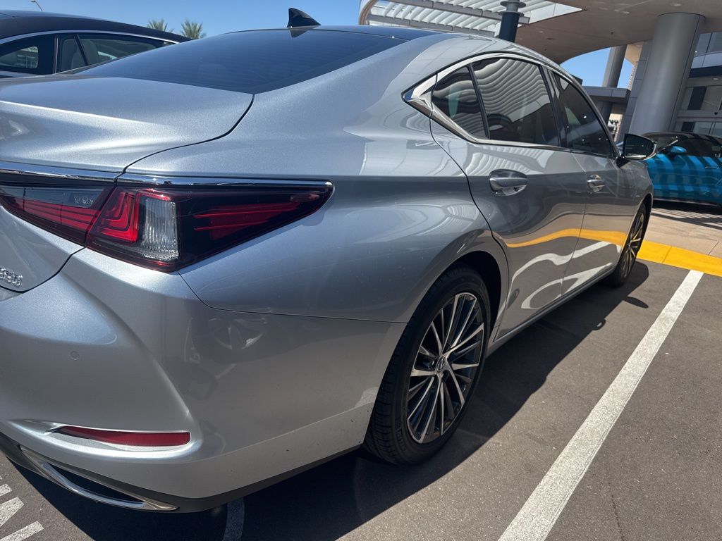 Thumbnail: 2023 Lexus ES - 7