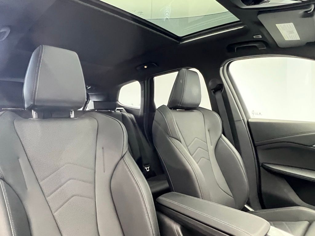 2025 BMW X1 xDrive28i 8