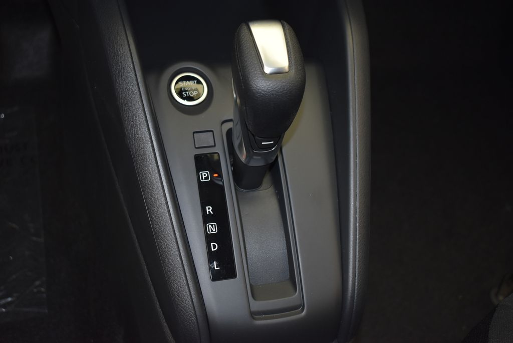 2025 Nissan Kicks S 19