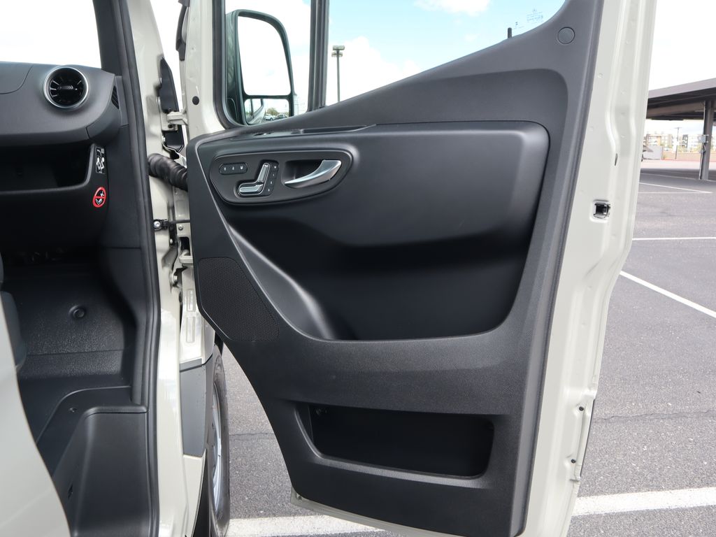 2025 Mercedes-Benz Sprinter 2500 25