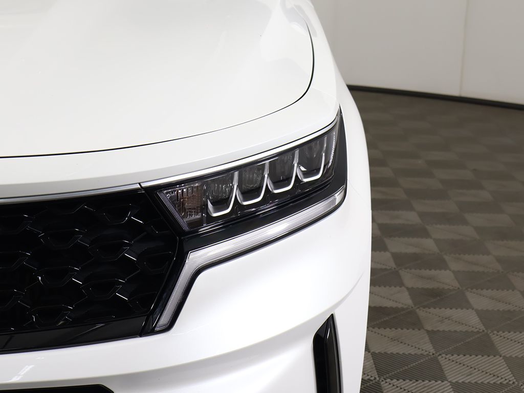 Used 2022 White Kia EX image 16