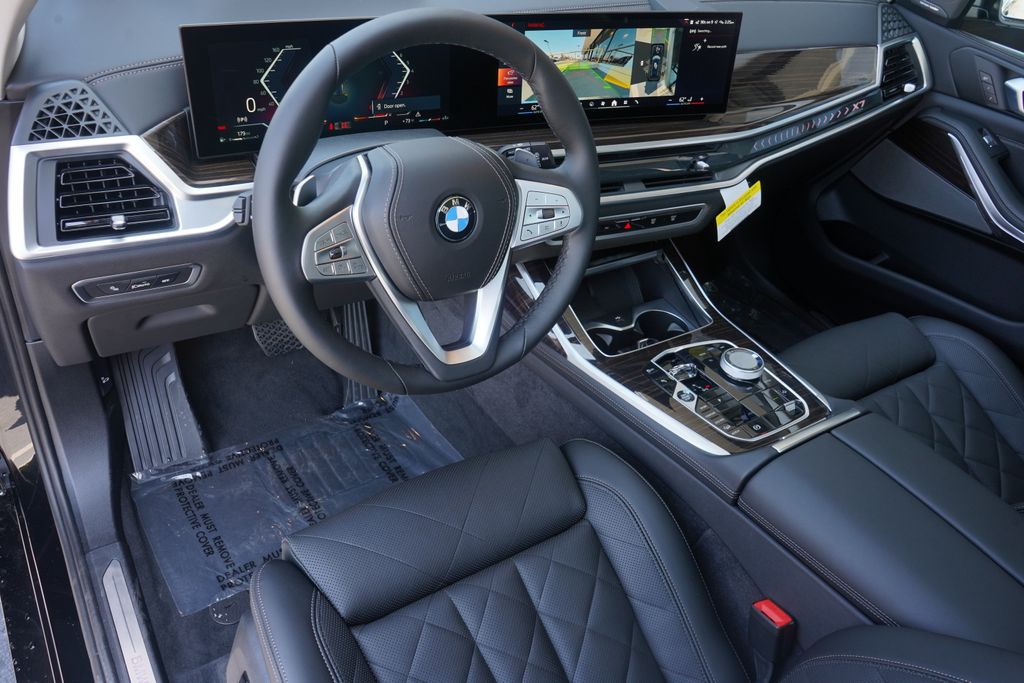 2025 BMW X7 xDrive40i 12