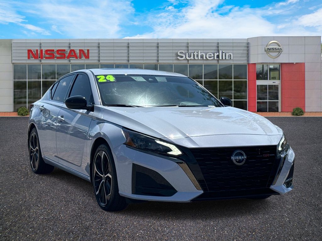 Pearl 2024 Nissan Altima 2.5 SR FWD Sedan Front-Wheel Drive Continuously Variable Transmission