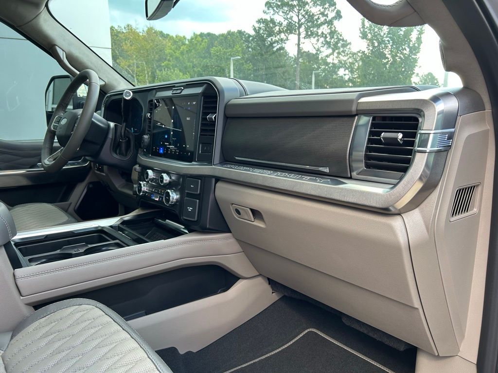 2025 Ford F-450 Super Duty Platinum
