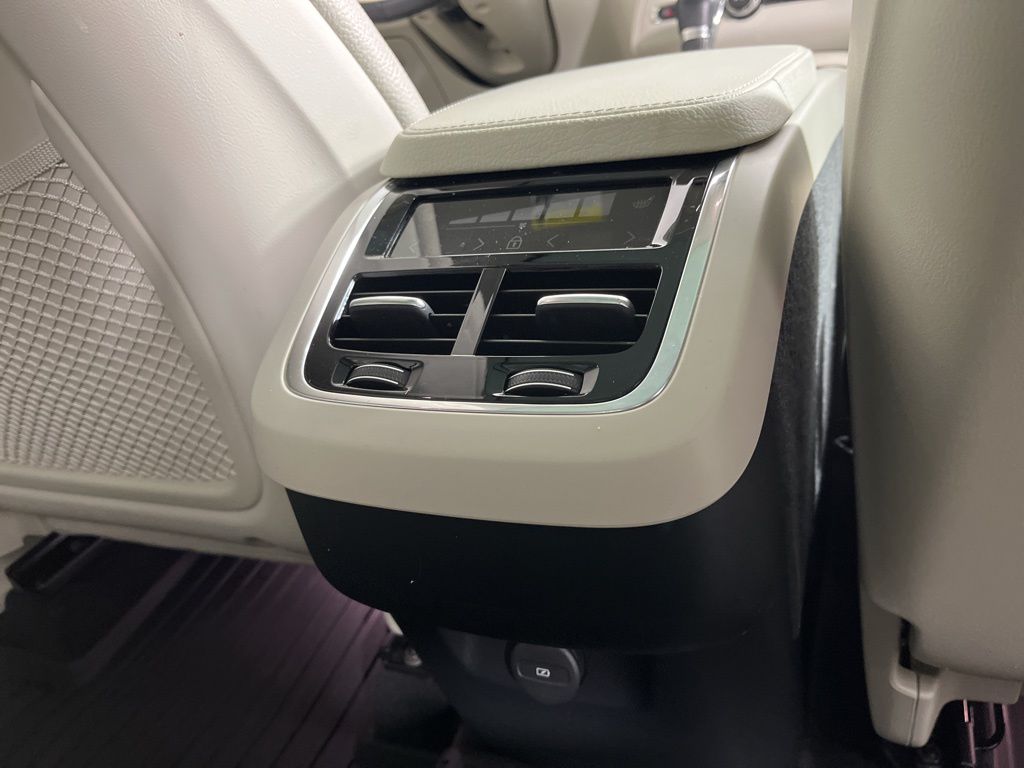 Thumbnail: 2022 Volvo XC90 - 11