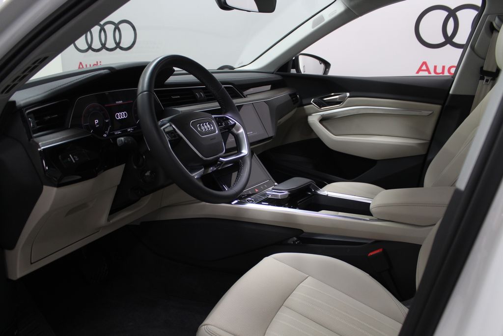 Thumbnail: 2024 Audi Q8 e-tron - 11