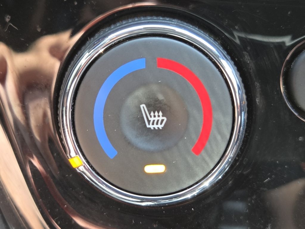 Used 2018 Red Chevrolet Premier image 6