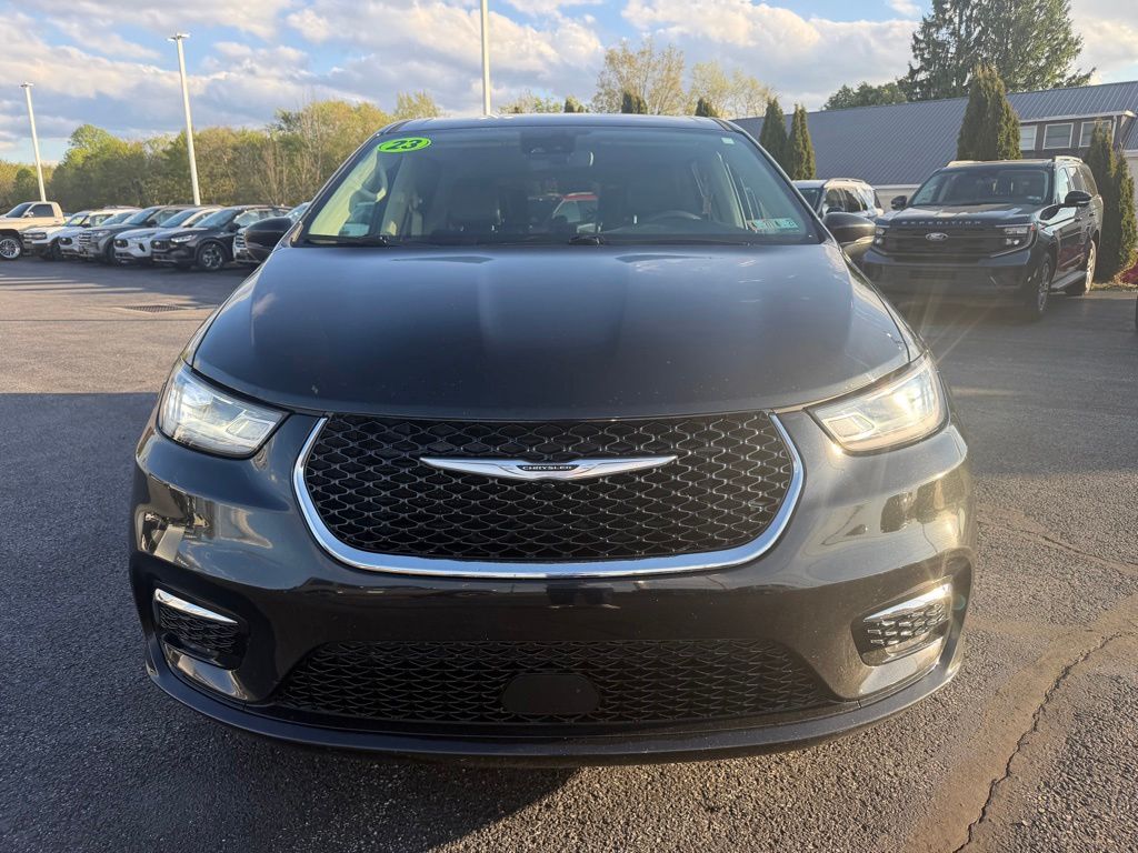 2023 Chrysler Pacifica Touring L - 9