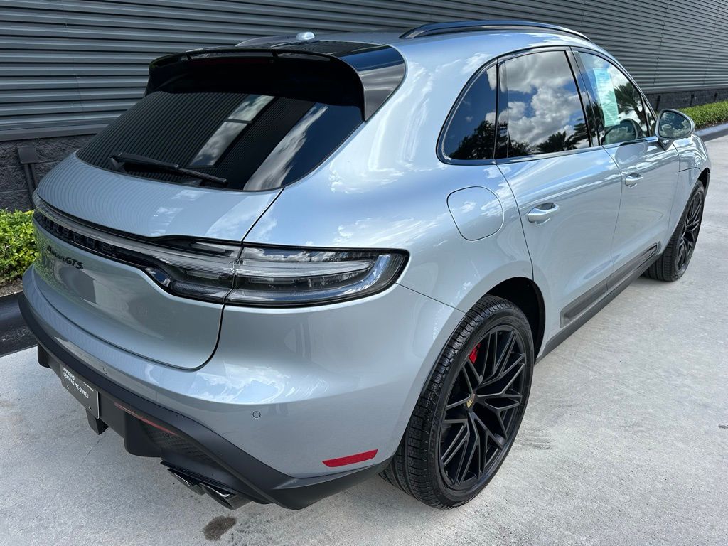Thumbnail: 2025 Porsche Macan - 11