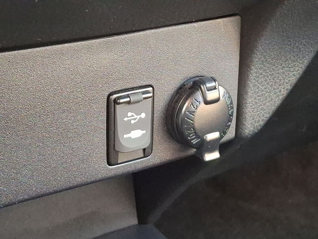 Thumbnail: 2018 Toyota RAV4 - 24