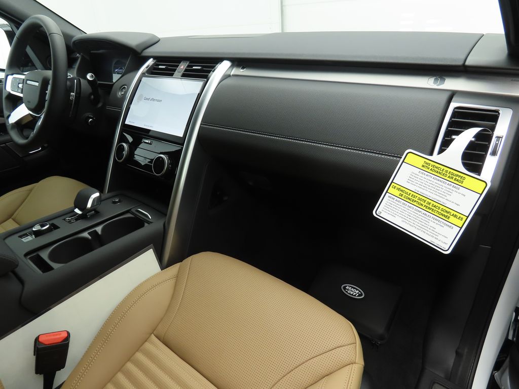 Thumbnail: 2026 Land Rover Discovery - 17