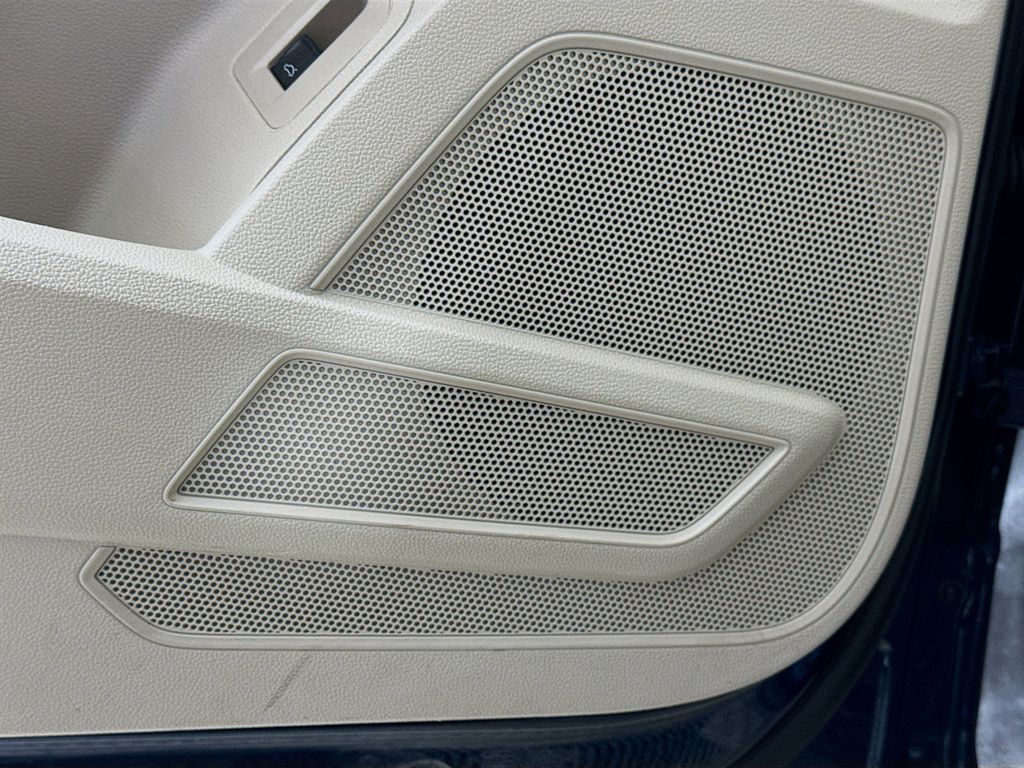 Thumbnail: 2021 Volkswagen Atlas - 18