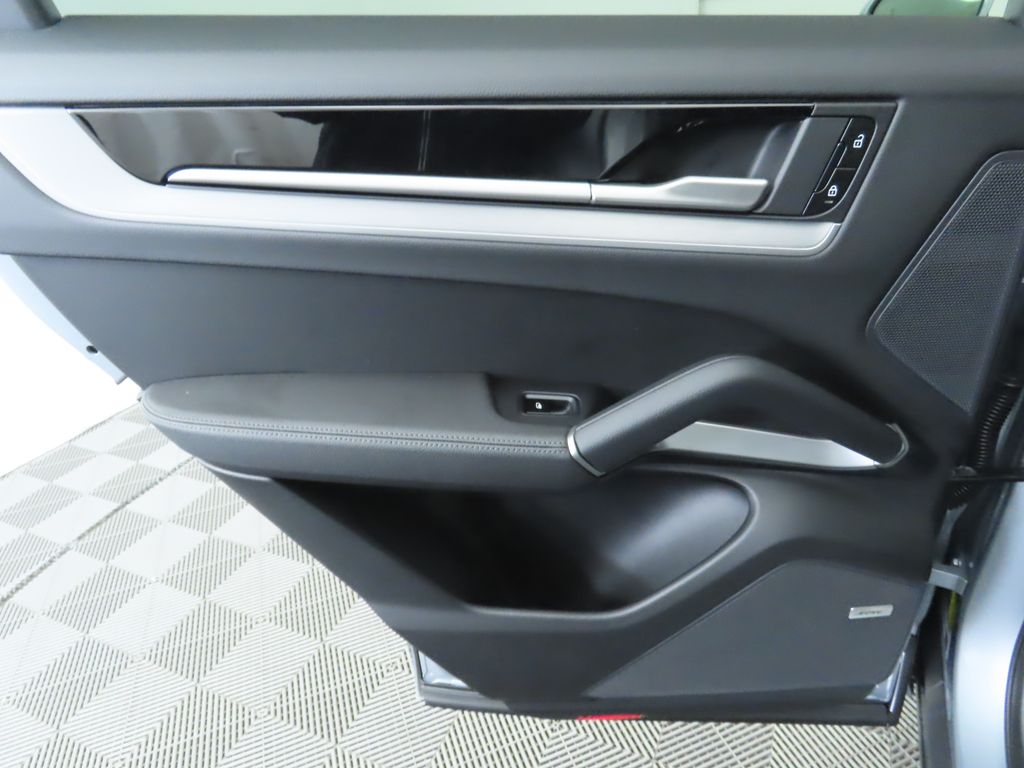 Thumbnail: 2025 Porsche  - 27