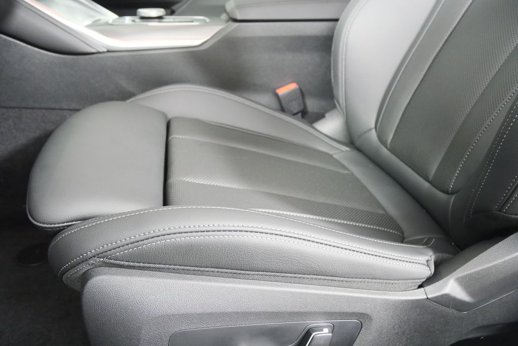 Thumbnail: 2026 BMW 4 Series - 10