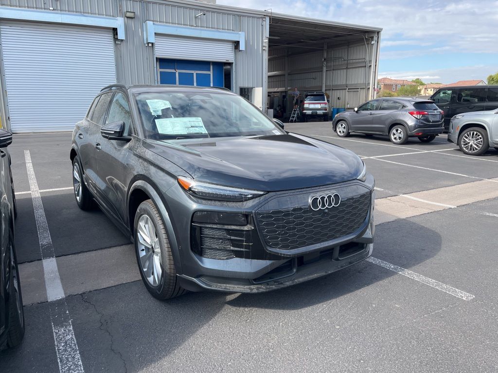 Thumbnail: 2025 Audi Q6 e-tron - 3