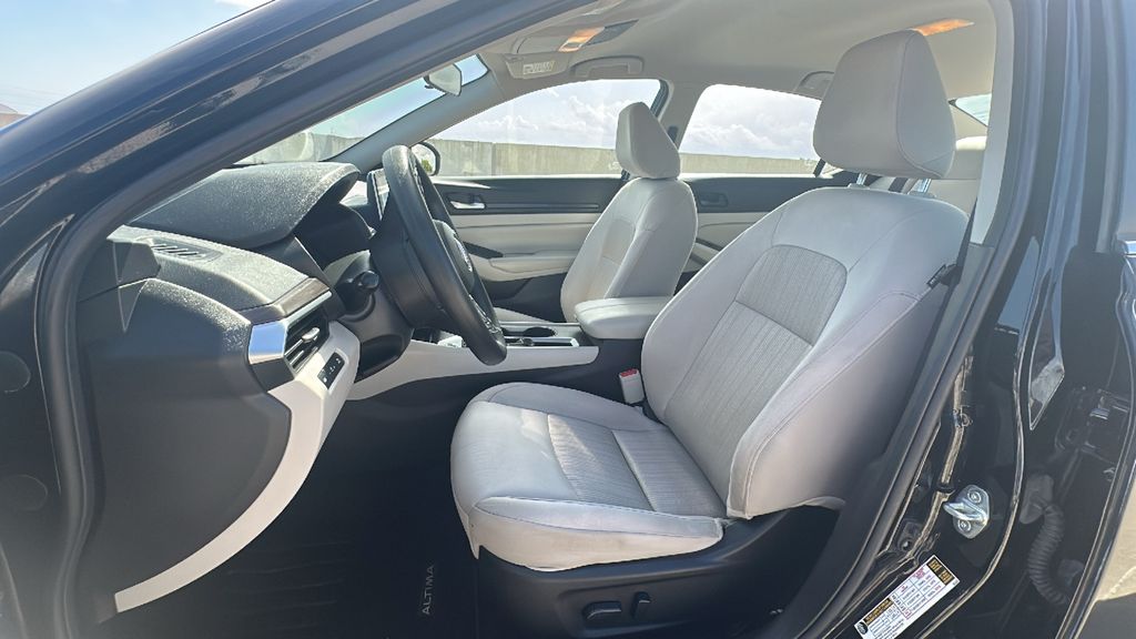 2025 Nissan Altima 2.5 SV Black at Durrett Motor Company