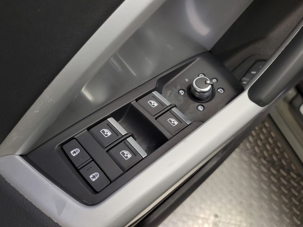 Thumbnail: 2023 Audi Q3 - 29