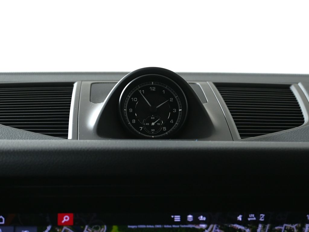 Thumbnail: 2024 Porsche Macan - 22