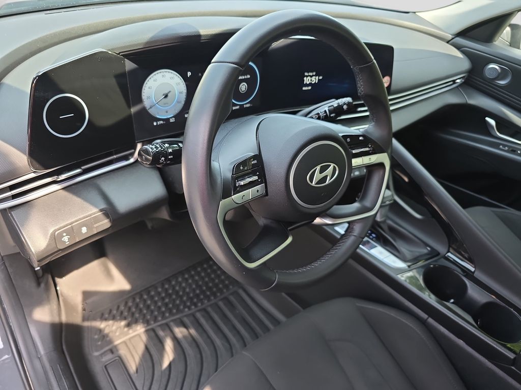 Used 2025 Hyundai Elantra Sedan