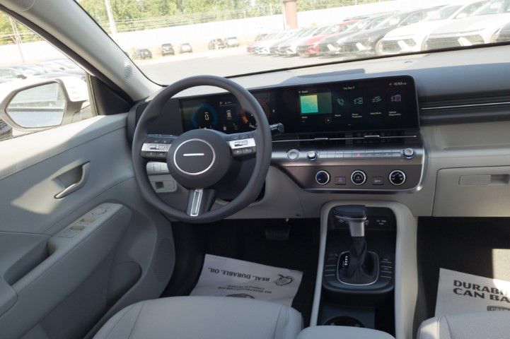 New 2027 White Hyundai SE image 18