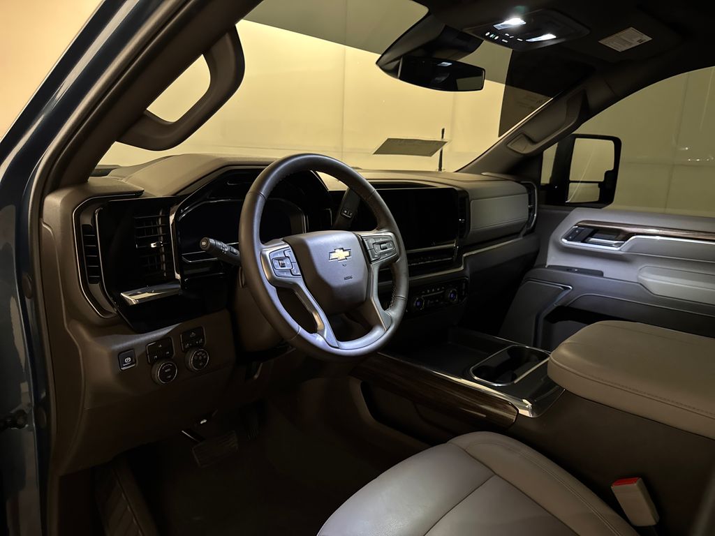 Used 2025 Blue Chevrolet LT image 4