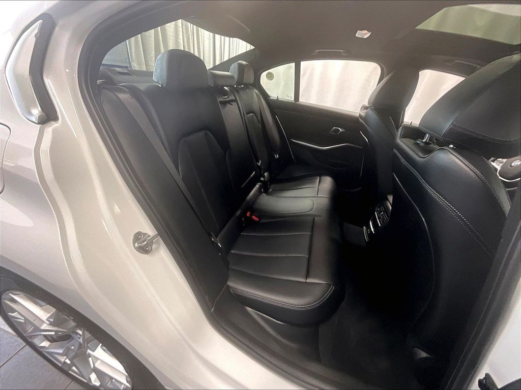 2026 BMW 3 Series — photo 16