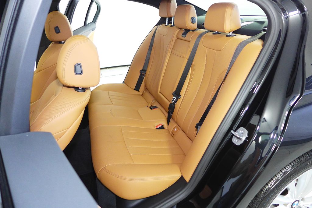 Thumbnail: 2023 BMW 5 Series - 21