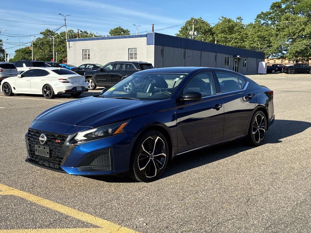 Deep Blue Pearl 2023 Nissan Altima 2.5 SR FWD Sedan Front-Wheel Drive Continuously Variable Transmission