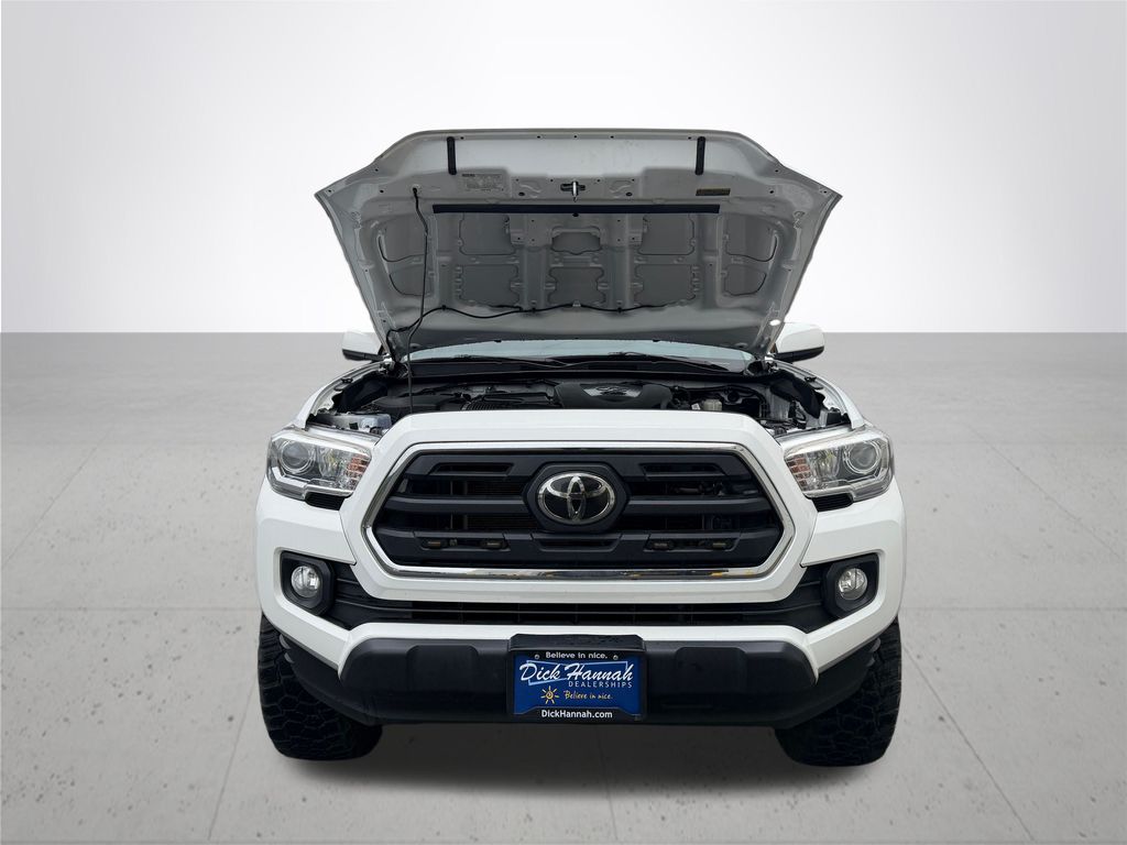2018 Toyota Tacoma SR5 photo 4