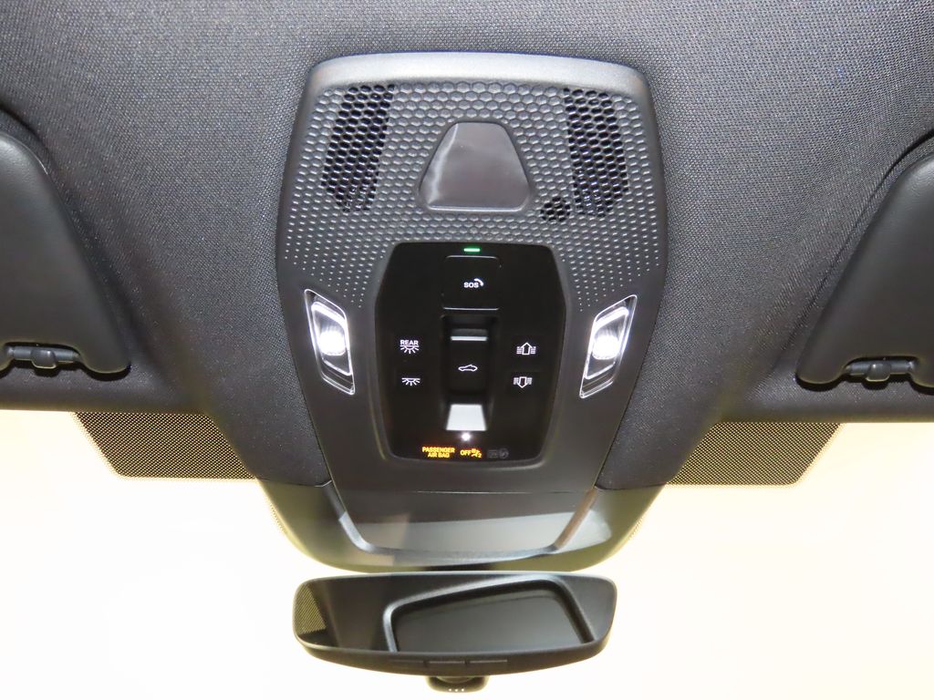 Thumbnail: 2025 Porsche Macan - 32