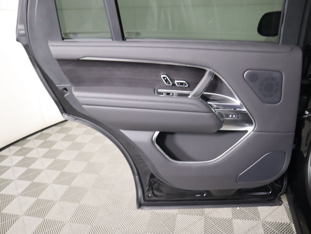 Thumbnail: 2025 Land Rover Range Rover - 28