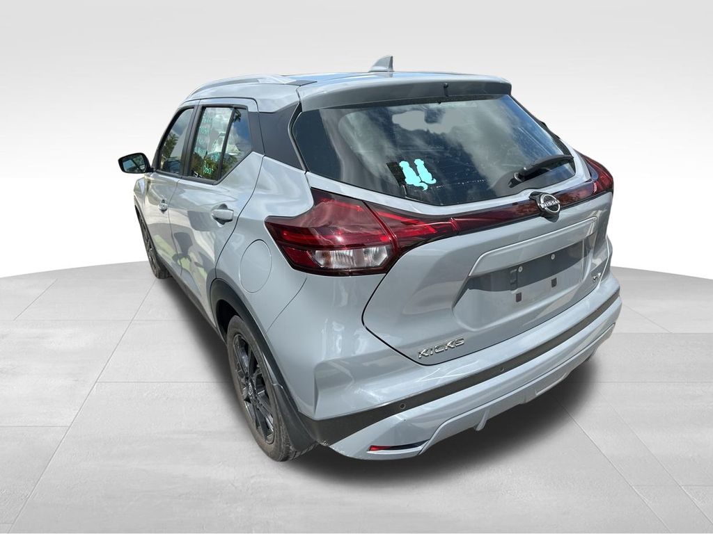 2022 Boulder Gray Pearl Nissan Kicks SV FWD SUV